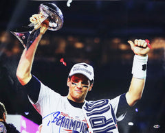 Tom Brady New England Patriots Signed Autographed 16" x 20" Super Bowl Trophy Photo Autenticated Ink COA