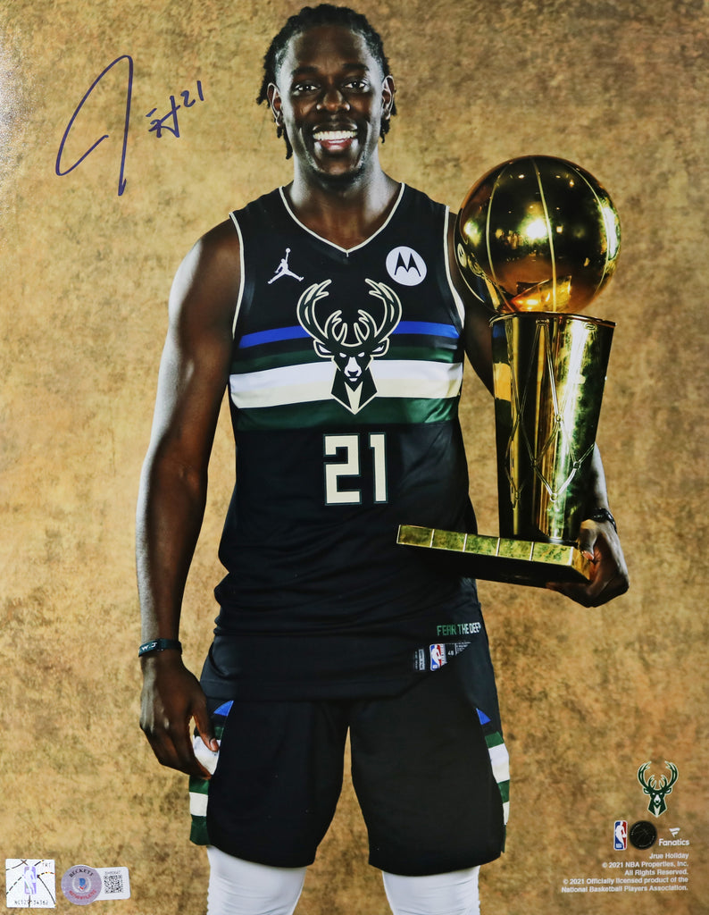 Jrue Holiday Signed Bucks 11x14 Photo (Beckett)