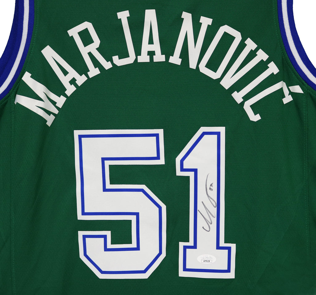 Mavericks Boban Marjanovic Signed 11x14 Photo BAS #BJ084545