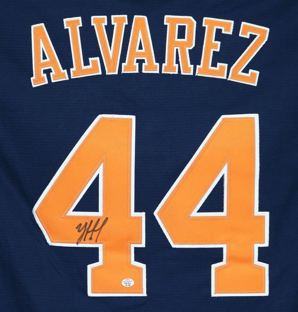 Astros fans receive Yordan Alvarez jersey and take photos with