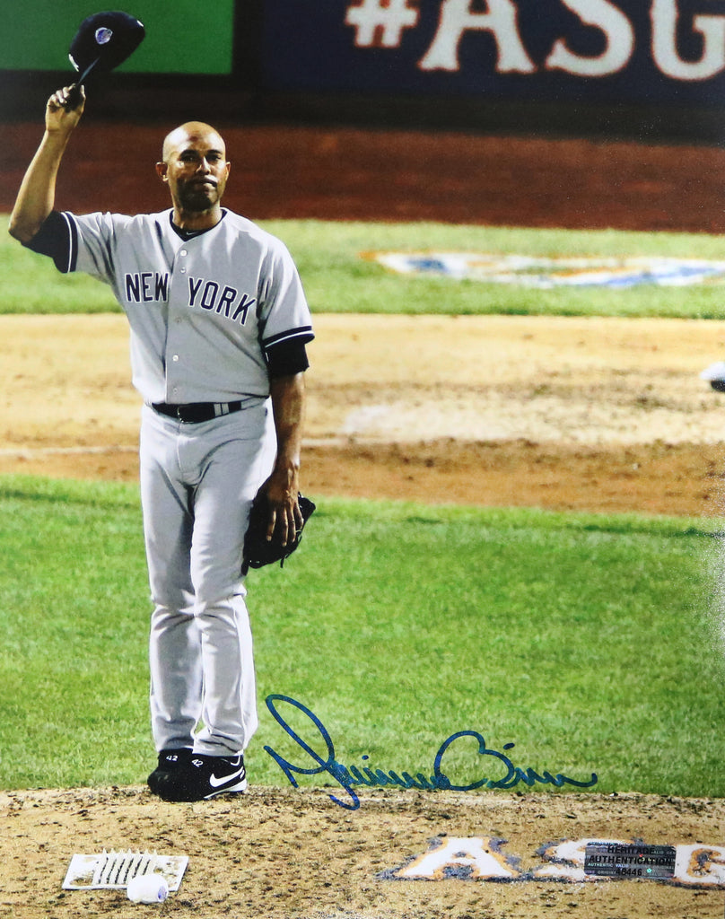Mariano Rivera New York Yankees Signed Autographed 8x10 Photo