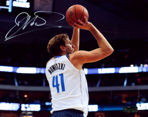 Dirk Nowitzki Dallas Mavericks Signed Autographed 8" x 10" Photo Heritage Authentication COA