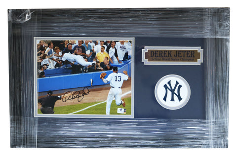 Derek Jeter New York Yankees Signed Autographed 22" x 14" Framed Photo Global COA